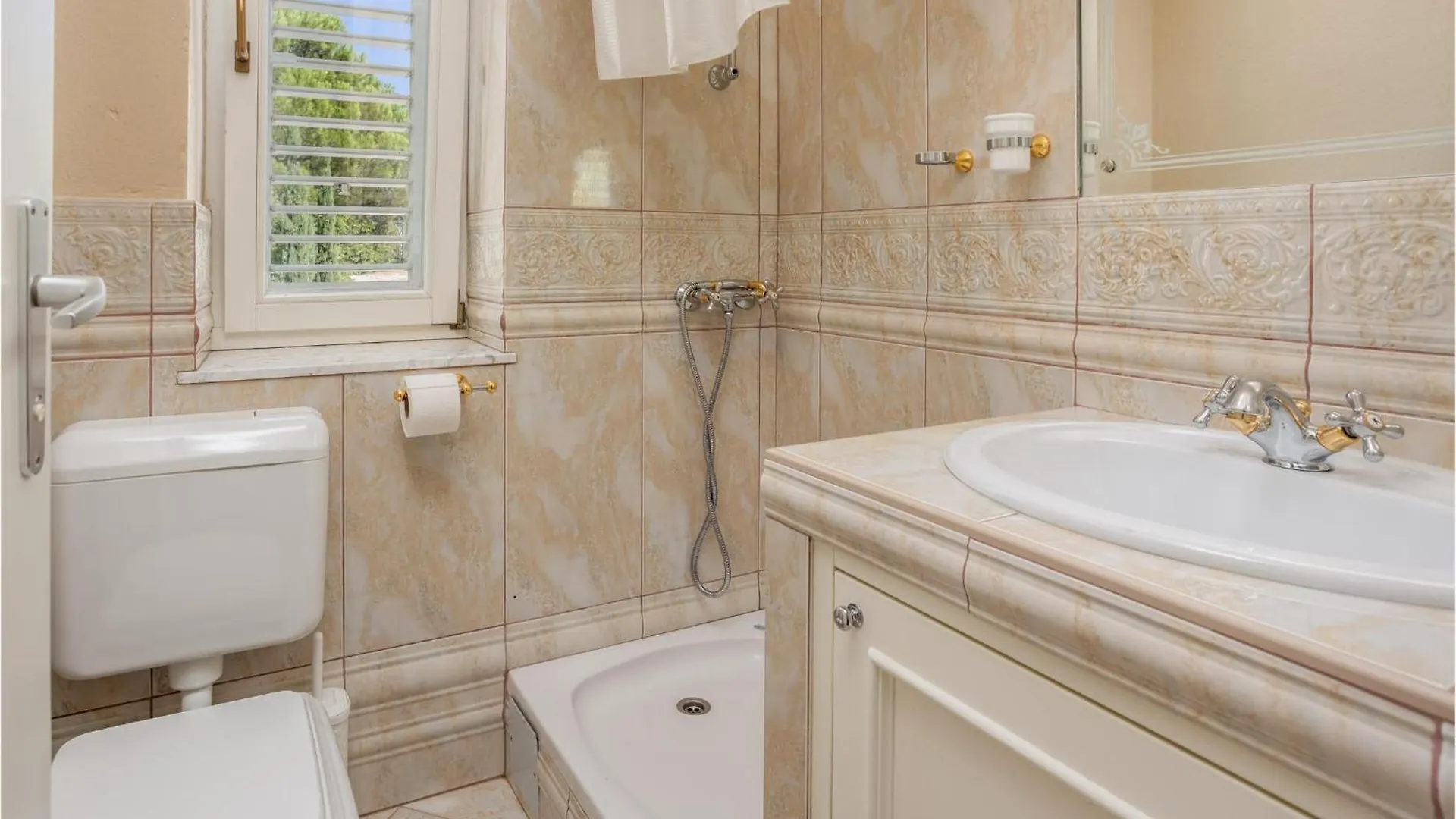 6 Bedroom Awesome Home In Rab Palit Kroatien