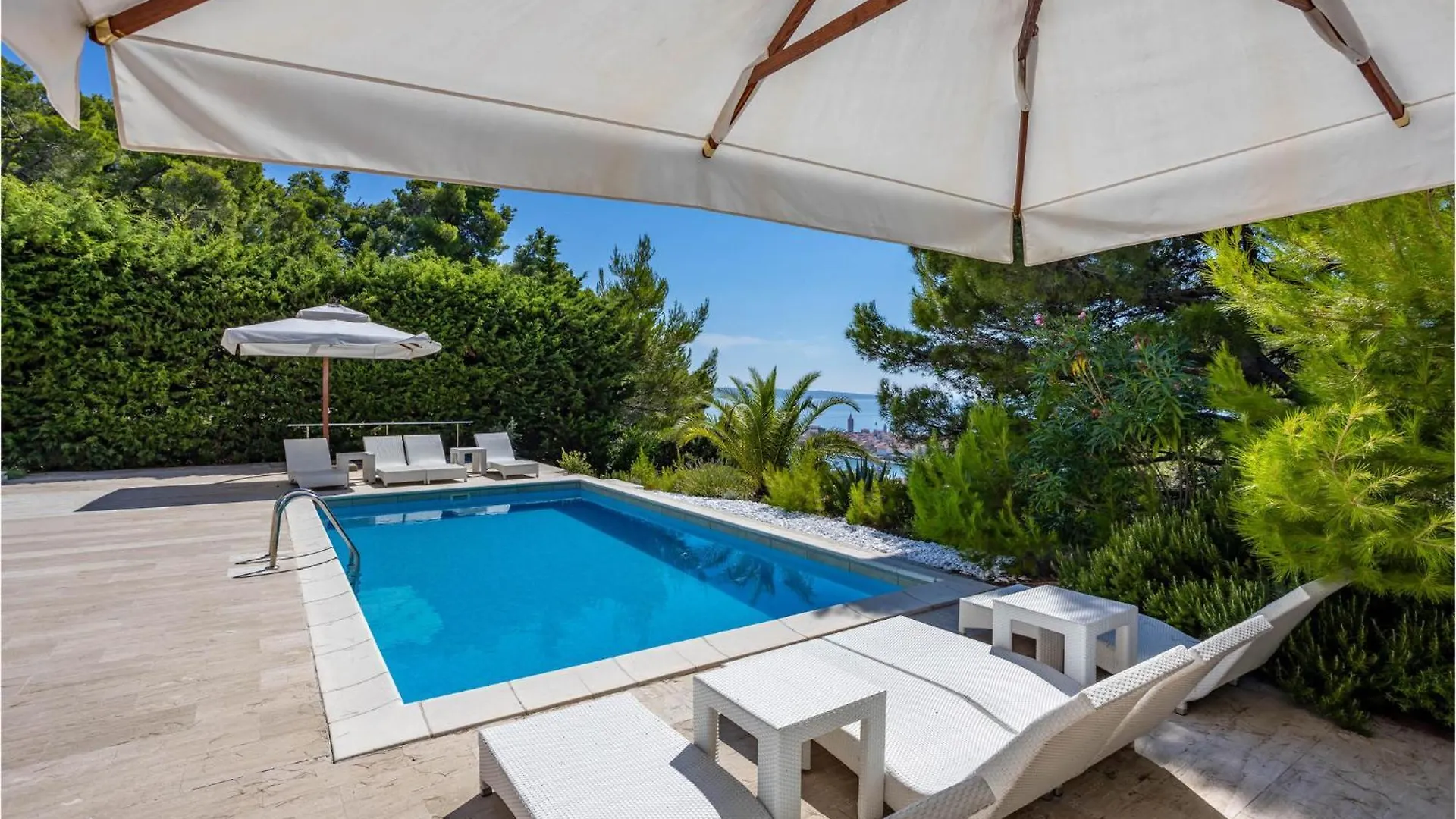 6 Bedroom Awesome Home In Rab Palit
